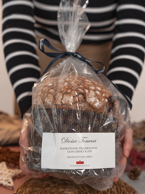 Panettone Tradicional con Chocolate 800g, hecho en Cantabria.