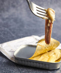 Anchoa de costera con mantequilla servida con tenedor