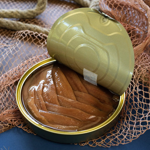 Lata abierta con 20 a 25 filetes muy grandes de anchoa Selección 00