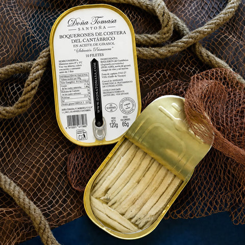 Envase abierto de boquerones de costera Doña Tomasa en aceite de girasol, 120 g