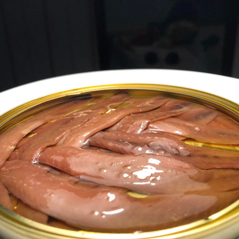Detalle de los filetes de anchoa Selección 00 en la lata