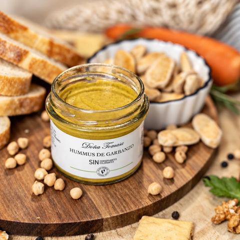 Vista superior del hummus de garbanzos Doña Tomasa