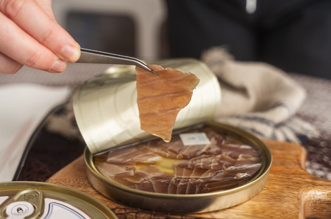Ventresca de atún cortada a cuchillo 100g
