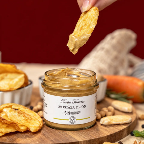 Presentación de la mostaza de Dijon Doña Tomasa con patatas crujientes