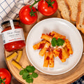 Sugerencia de presentación de pasta con tomate frito Doña Tomasa