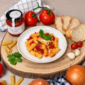 Sugerencia de presentación de pasta con tomate frito con cebolla Doña Tomasa
