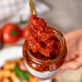 Detalle de la textura del tomate frito con cebolla Doña Tomasa