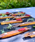 Tostas con anchoas de costera Pandereta y tomate